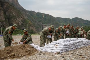 意媒：曼联与米兰巴萨等队竞争德拉古辛，准备激活3000万欧违约金